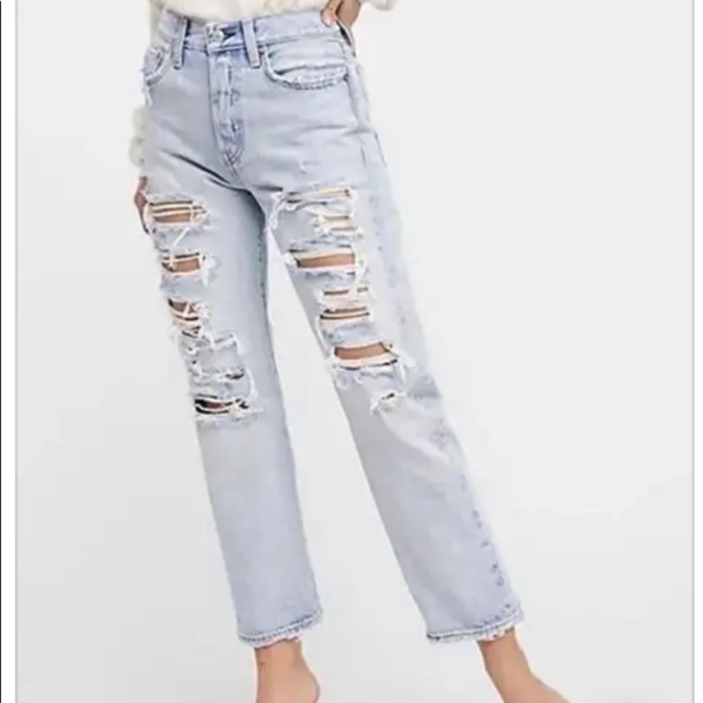 Levi’s high rise wedgie jeans size 25.  Butt rip.